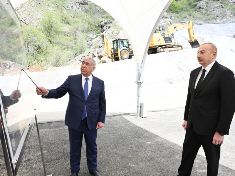 Prezident İlham Əliyev Xankəndi-Şuşa-Laçın avtomobil yolunda görülən işlərlə tanış olub