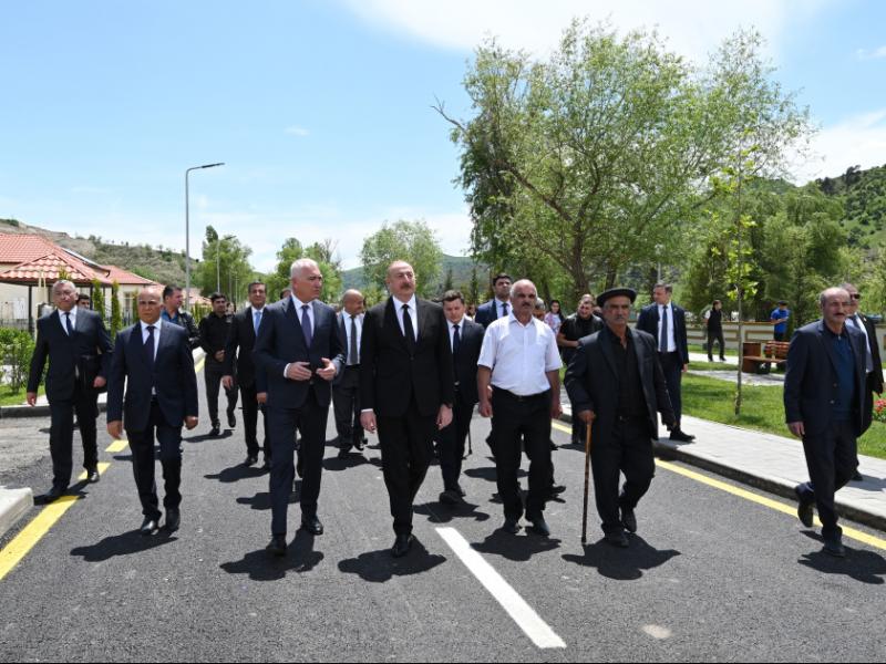 Президент Ильхам Алиев встретился с жителями, переселившимися в село Сус Лачинского района, принял участие в открытии малых гидроэлектростанций