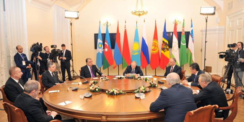 Prezident İlham Əliyev Sankt-Peterburqda MDB dövlət başçılarının qeyri-rəsmi görüşündə iştirak edib