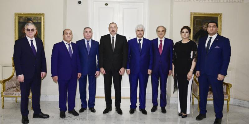 Prezident İlham Əliyev Sankt-Peterburqda fəaliyyət göstərən Azərbaycan diaspor təşkilatlarının rəhbərləri ilə görüşüb