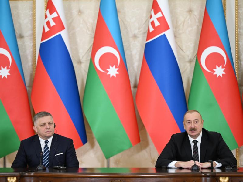 Президент Ильхам Алиев и премьер-министр Роберт Фицо выступили с заявлениями для прессы