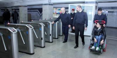 Əlil və sağlamlığı məhdud insanların metrodan istifadəsi asanlaşdırılır