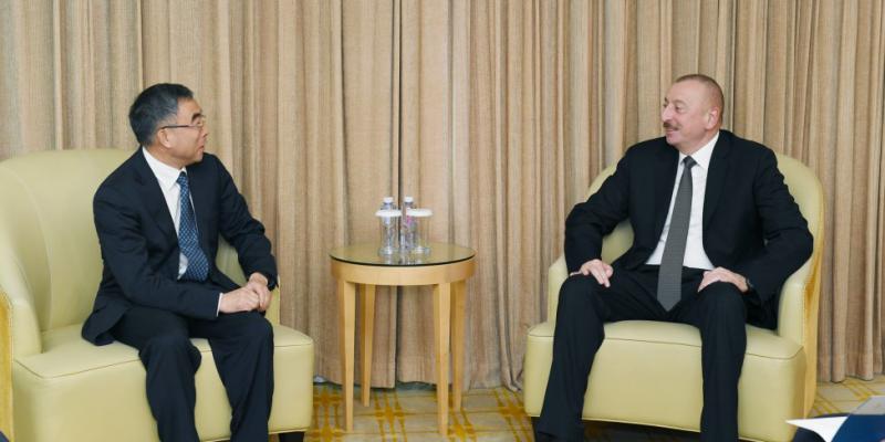 Prezident İlham Əliyev “Huawei” şirkətinin sədri ilə görüşüb