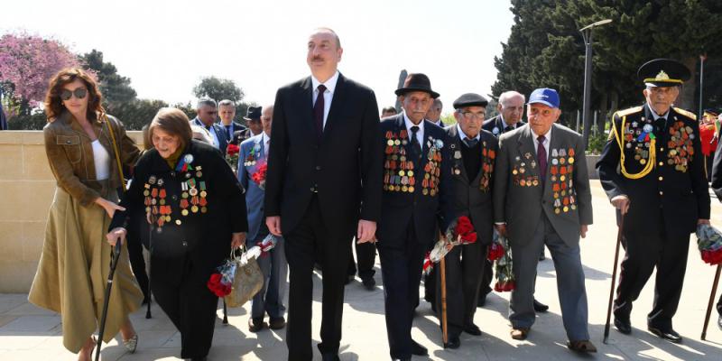 Prezident İlham Əliyev 9 May - Qələbə Günü münasibətilə Bakıda keçirilən mərasimdə iştirak edib