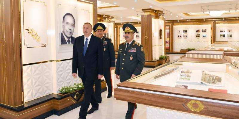 Prezident İlham Əliyev Cəmşid Naxçıvanski adına Hərbi Liseydə yenidənqurma işlərindən sonra yaradılan şəraitlə tanış olub