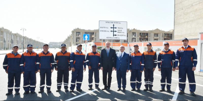 Prezident İlham Əliyev Bakıda yenidən qurulan Aşıq Molla Cümə küçəsinin və ona bitişik yolların açılışında iştirak edib