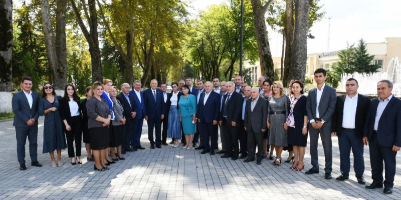 İsmayıllıda ulu öndər Heydər Əliyevin abidəsini ziyarət