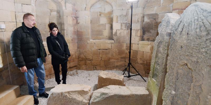 Президент Ильхам Алиев и первая леди Мехрибан Алиева ознакомились с работой по благоустройству вокруг усыпальницы Шаххандан в Шамахе 