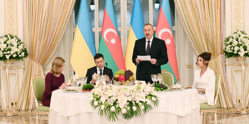 President Ilham Aliyev hosted official reception in honor of Ukrainian President Volodymyr Zelensky