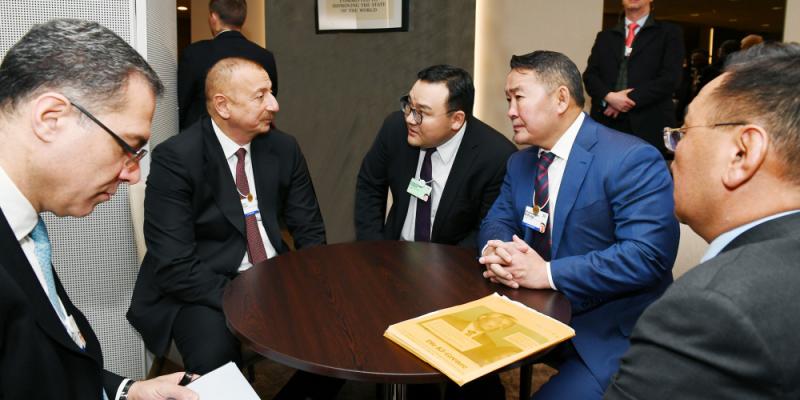 Президент Азербайджана Ильхам Алиев встретился в Давосе с Президентом Монголии Халтмаагийном Баттулгой