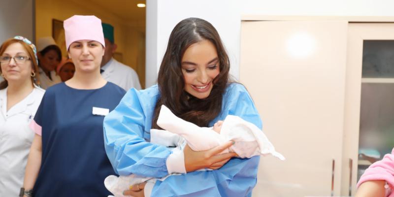 Вице-президент Фонда Гейдара Алиева Лейла Алиева побывала в родильном отделении Городской клинической больницы номер 3