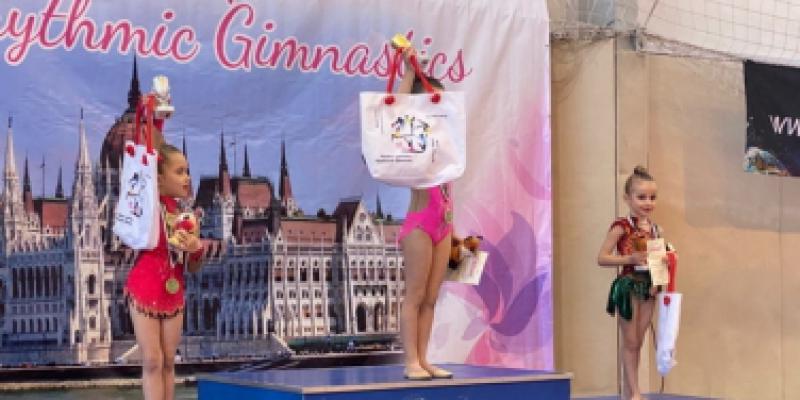Altı yaşlı gimnastımız beynəlxalq turnirdə ilk medalını qazanıb