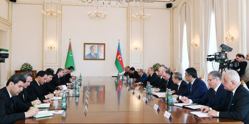 Azerbaijani, Turkmen presidents held expanded meeting