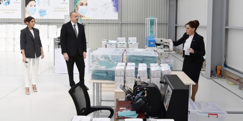 Prezident İlham Əliyev Sumqayıt Kimya Sənaye Parkında tibbi maska istehsalı müəssisəsinin açılışında iştirak edib