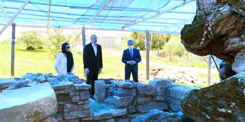 Ознакомление с реставрационно-консервационными работами в святилище Пир Омара Султана в Шамахе