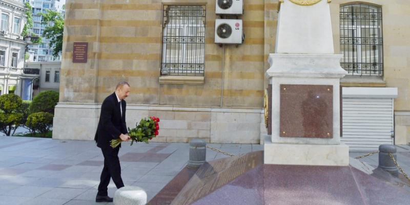 Президент Ильхам Алиев посетил памятник, возведенный в честь Азербайджанской Демократической Республики