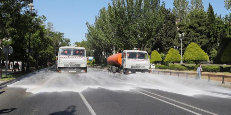 На улицах столицы проводятся усиленные дезинфекционные работы