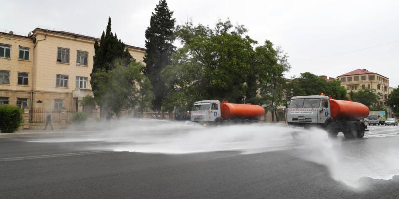 На улицах столицы проводится усиленная работа по дезинфекции