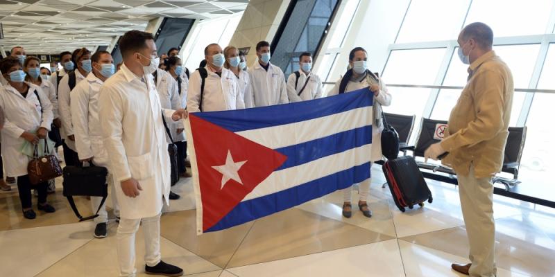 В Азербайджан прибыли 115 кубинских специалистов-медиков, работающих в области COVİD-19