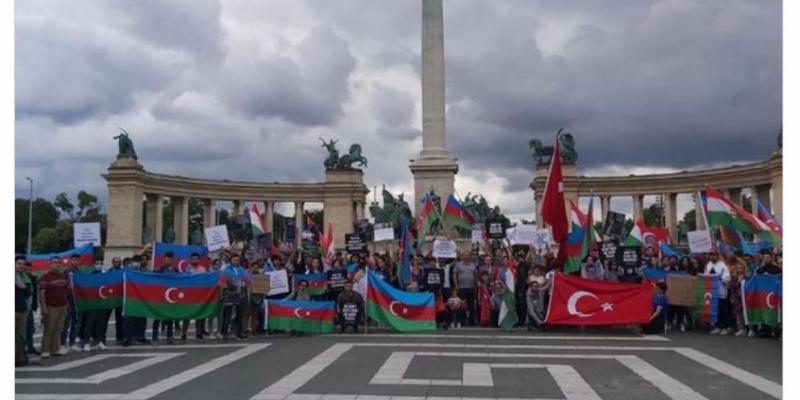 Венгерская редакция ТРТ сообщила о прошедшем в центре Будапешта митинге в поддержку Азербайджана