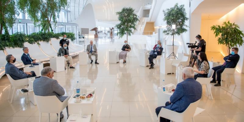 Помощник Президента Азербайджана встретился с представителями интеллигенции и общественными деятелями