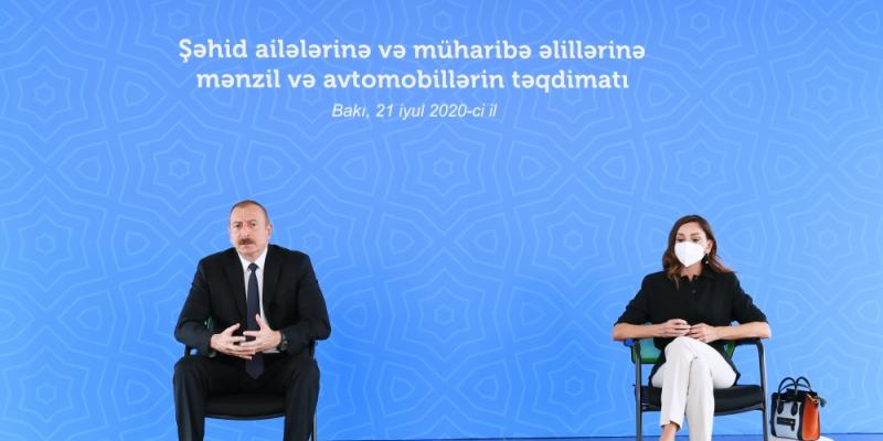 Ceremony to give out apartments and cars to families of martyrs and war disabled was held in Baku