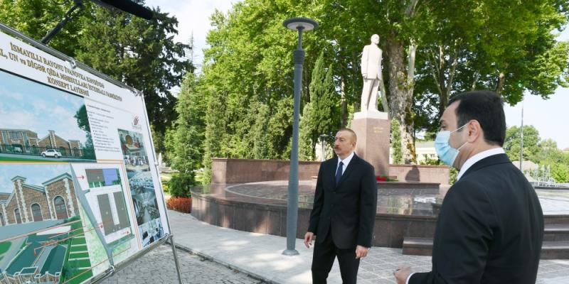 Президент Ильхам Алиев посетил памятник великому лидеру Гейдару Алиеву в Исмаиллы