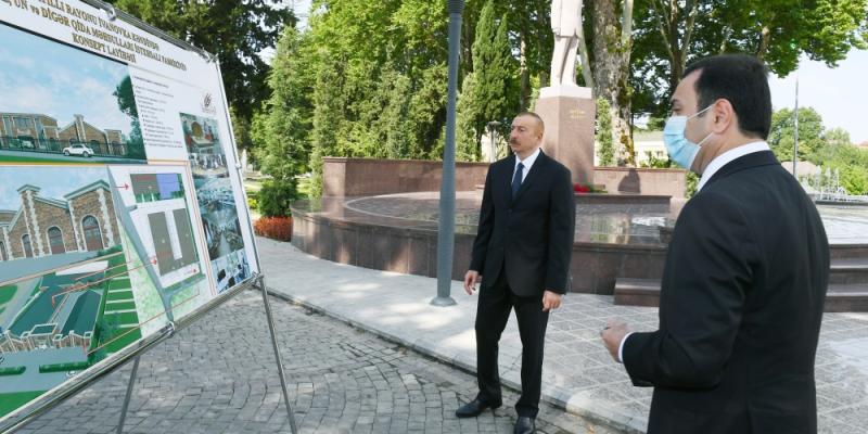 President Ilham Aliyev visited statue of national leader Heydar Aliyev in Ismayilli
