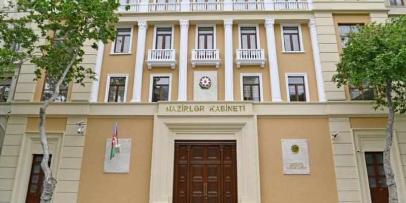 Премьер-министр Али Асадов подписал Постановление о предоставлении единовременной выплаты в зоне ужесточенного карантинного режима