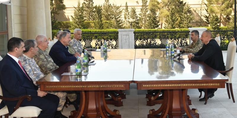 Президент Ильхам Алиев принял делегацию во главе с министром национальной обороны Турции