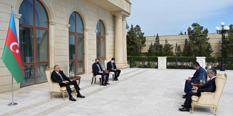 Президент Ильхам Алиев принял верительные грамоты новоназначенного посла Узбекистана в Азербайджане