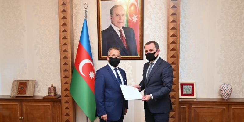 Министр иностранных дел Азербайджана встретился с новоназначенным послом Греции в нашей стране