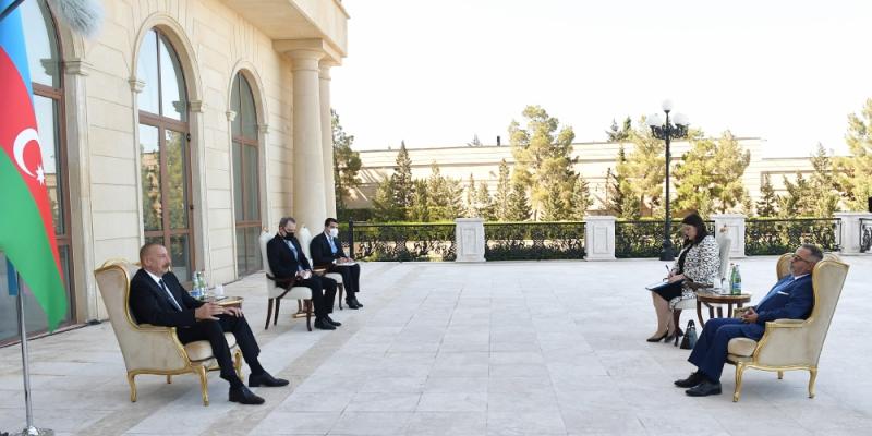 Президент Ильхам Алиев принял верительные грамоты новоназначенного посла Греции в Азербайджане