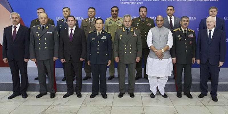 Министр обороны Азербайджана принял участие в международной встрече в Москве