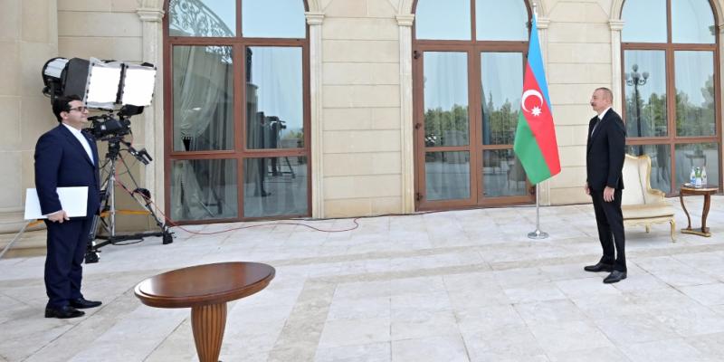 Президент Ильхам Алиев принял верительные грамоты новоназначенного посла Ирана в Азербайджане