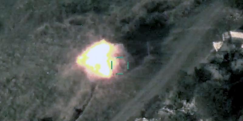 Наши подразделения продолжают уничтожать технику врага