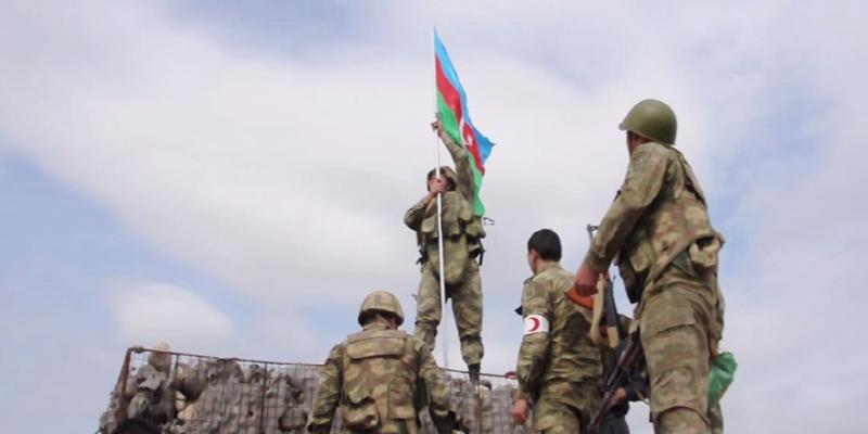 На том посту, где Мубариз Ибрагимов уничтожил противников, водружен флаг Азербайджана