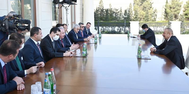 Президент Ильхам Алиев принял делегацию во главе с председателем Великого национального собрания Турции