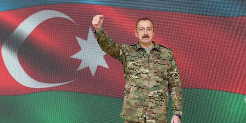 Президент Азербайджана Ильхам Алиев и первая леди Мехрибан Алиева посетили Аллею почетного захоронения и Шехидляр хиябаны