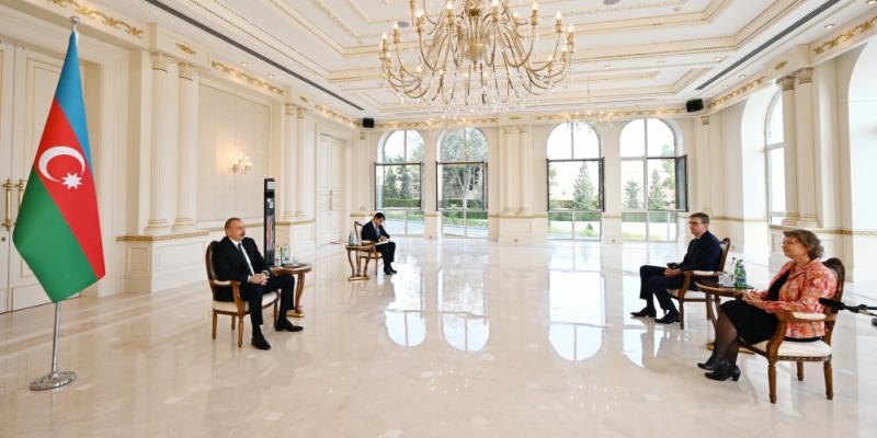 Президент Ильхам Алиев принял верительные грамоты новоназначенного посла Нидерландов в Азербайджане