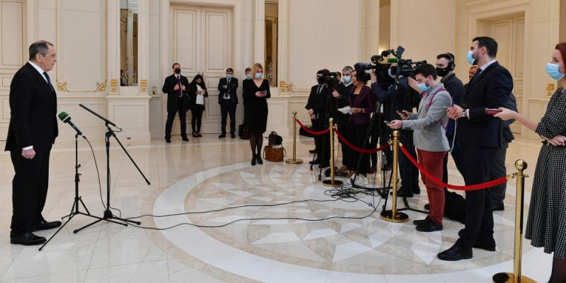Министр иностранных дел России выступил в Баку перед прессой и ответил на вопросы журналистов