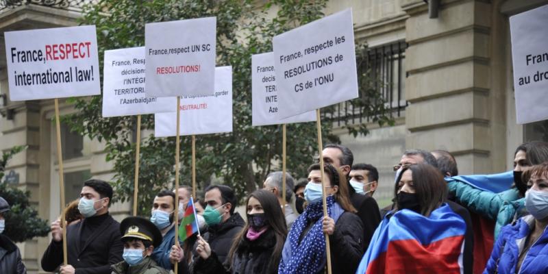 Перед посольством Франции в Азербайджане проведена акция в знак протеста против принятия Сенатом этой страны предвзятой резолюции