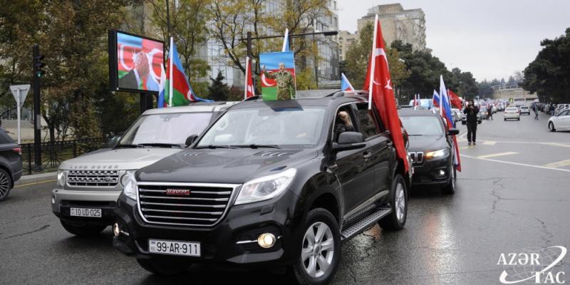 Жители Баку отметили освобождение Лачина, организовав автопробег