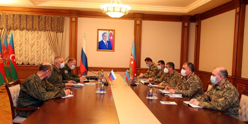 Министр обороны встретился с командующим миротворческими силами России, размещенными в Нагорно-Карабахском регионе Азербайджана