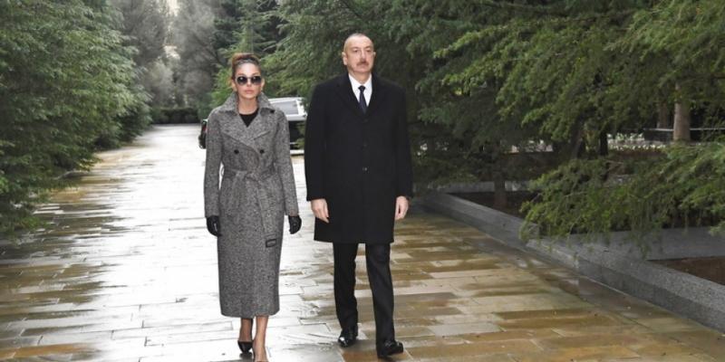 President Ilham Aliyev and first lady Mehriban Aliyeva visited grave of national leader Heydar Aliyev