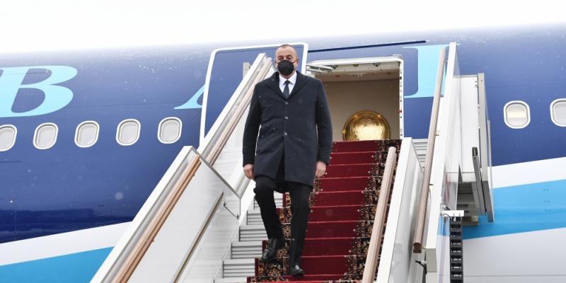 Президент Азербайджана Ильхам Алиев по приглашению Президента России Владимира Путина прибыл с рабочим визитом в Москву