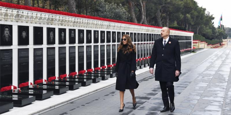 President Ilham Aliyev and first lady Mehriban Aliyeva visited Alley of Martyrs on 31st anniversary of 20 January tragedy