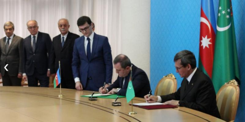Azerbaijani, Turkmen FMs meet in Ashgabat