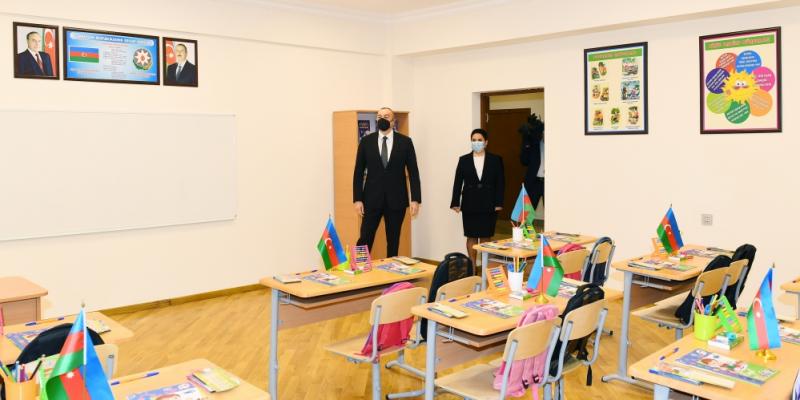 Президент Ильхам Алиев ознакомился с условиями, созданными в заново отстроенных школах в Сабунчинском и Сураханском районах