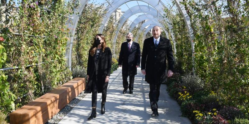 Президент Ильхам Алиев и первая леди Мехрибан Алиева приняли участие в открытии нового лесопарка в Ясамальском районе Баку
